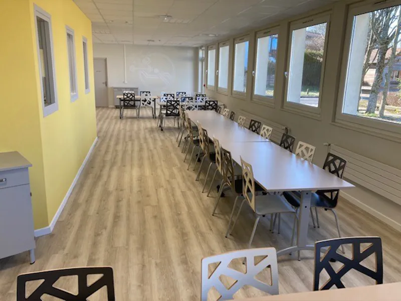 Academos-equipement-services-restauration-esapce-jaune.webp